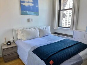 66 Pearl St, Unit 13F in New York, NY - Building Photo - Building Photo