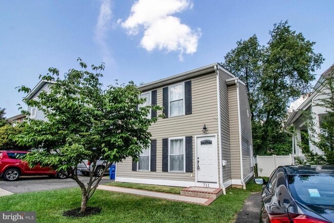 property at 711 N Wakefield St