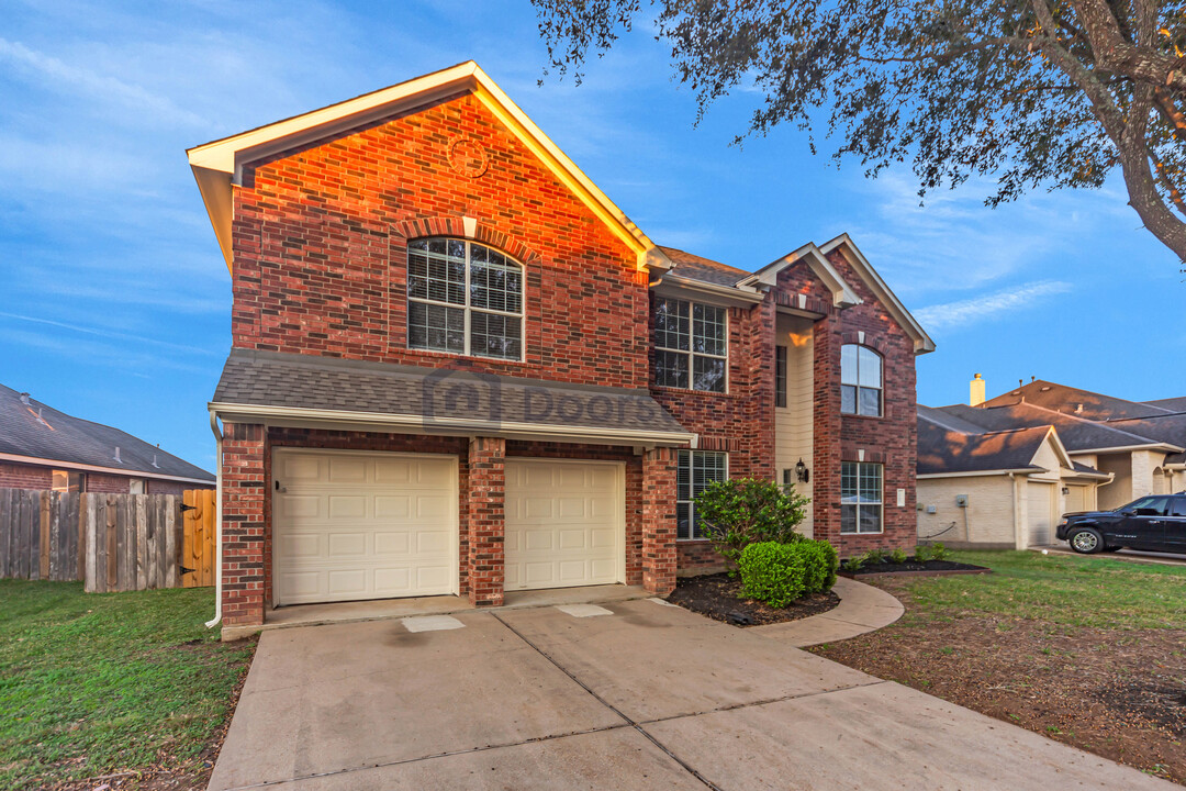 7703 Summer Night Ln in Rosenberg, TX - Foto de edificio