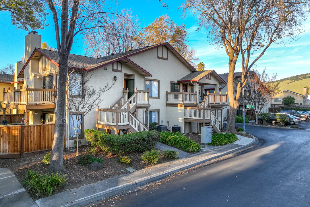 Huntington Complex in Fremont, CA - Building Photo