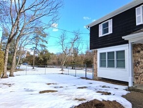 34 Old East Neck Rd in Melville, NY - Building Photo - Building Photo