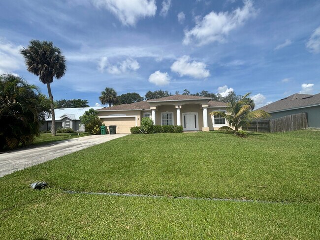 2290 SW Picture Terrace in Port St. Lucie, FL - Building Photo - Building Photo