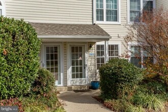 10014 Beacon Hill Dr in Southampton, PA - Building Photo - Building Photo