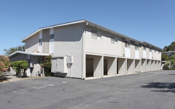 Carlmont Heights in Belmont, CA - Building Photo - Building Photo