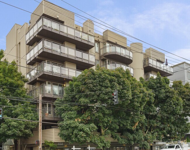 1550 Eastlake Ave E in Seattle, WA - Building Photo - Building Photo