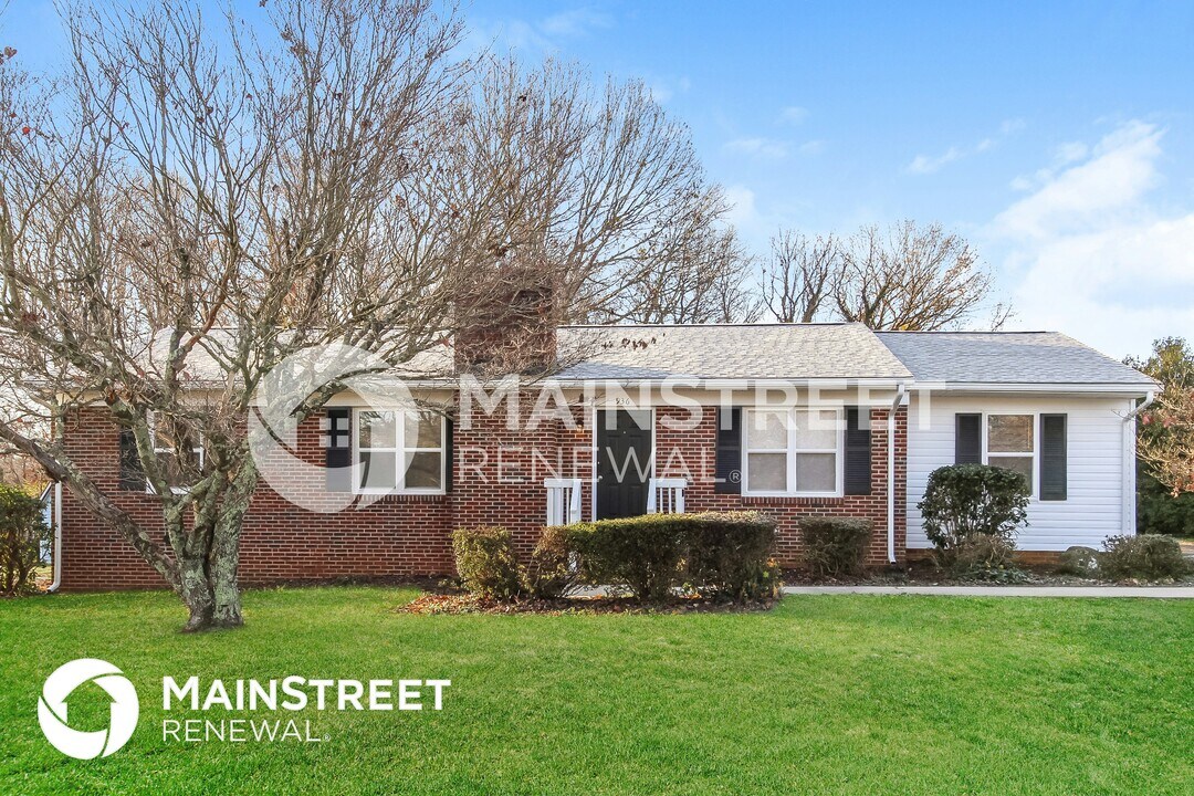 936 Rock Spring Dr in Winston-Salem, NC - Building Photo