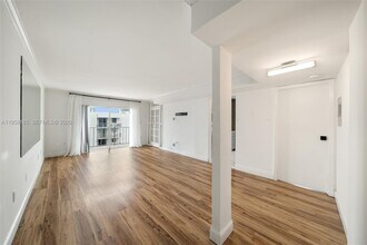 1300 Alton Rd in Miami Beach, FL - Building Photo - Building Photo