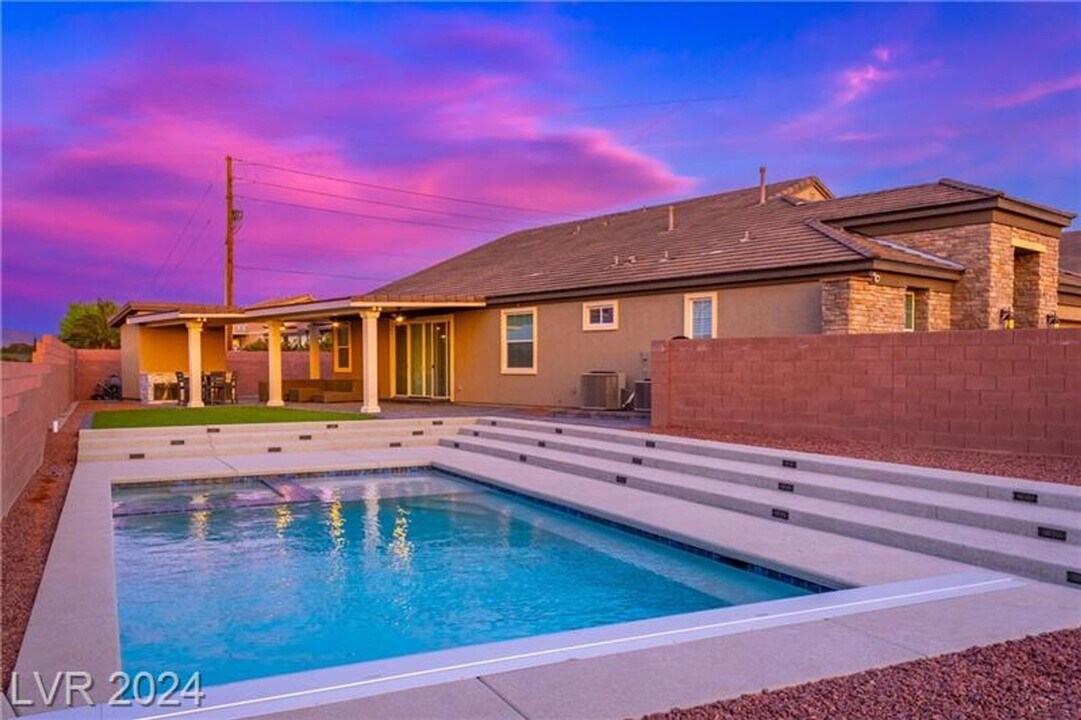 408 Dalton Crst Ave in Henderson, NV - Foto de edificio