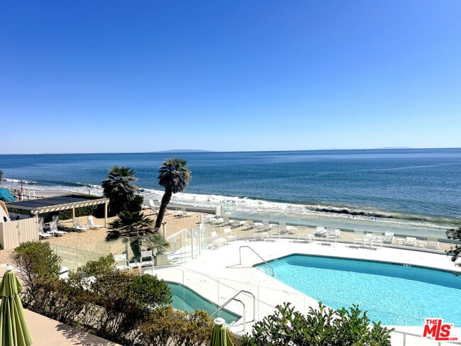 22548 Pacific Coast Hwy in Malibu, CA - Building Photo - Building Photo