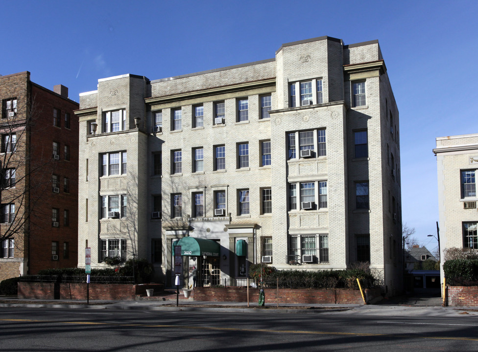 3010 Wisconsin Ave NW in Washington, DC - Building Photo