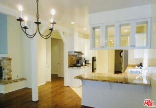 818 N Beverly Glen Blvd in Los Angeles, CA - Building Photo - Building Photo