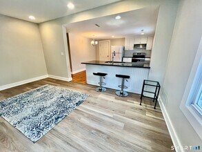 435 Foxon Rd in North Branford, CT - Building Photo - Building Photo