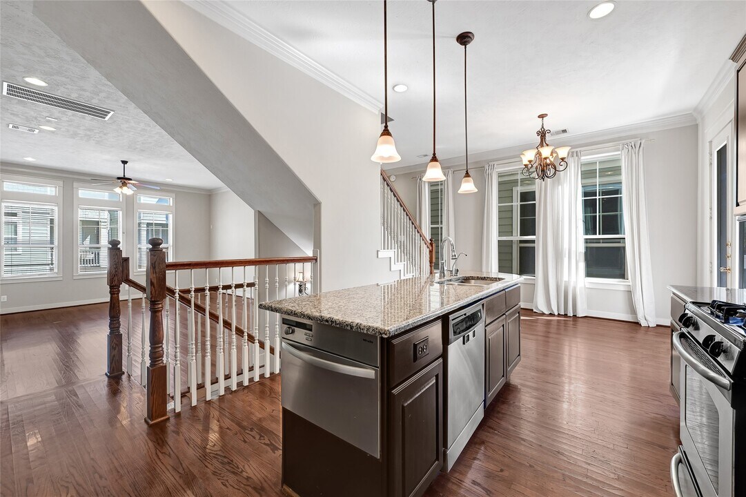 1237 Hobbs Reach Ln in Houston, TX - Building Photo