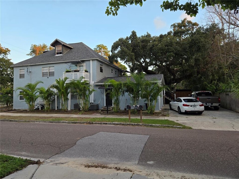 101 W Lemon St in Tarpon Springs, FL - Building Photo