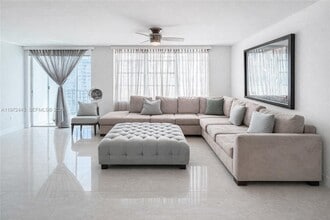 2780 NE 183rd St in Aventura, FL - Foto de edificio - Building Photo