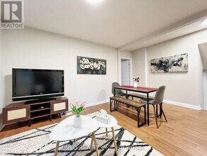 24 Gentry Crescent in Richmond Hill, ON - Building Photo - Building Photo