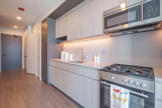 101 E Roosevelt Rd in Chicago, IL - Foto de edificio - Building Photo