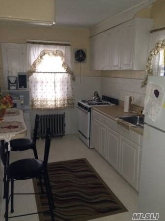 241-11 143rd Ave-Unit -1Fl in Queens, NY - Foto de edificio - Building Photo