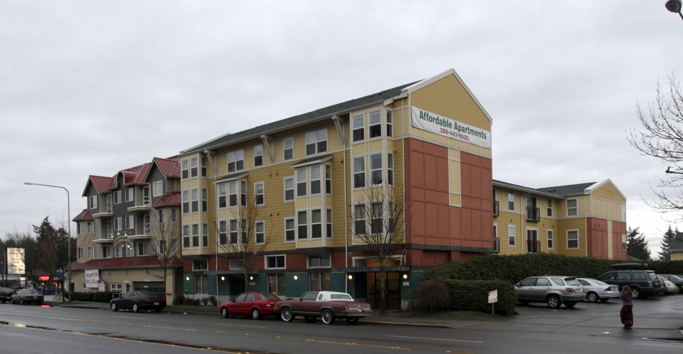 Meadowbrook View Apartments in Seattle, WA - Building Photo