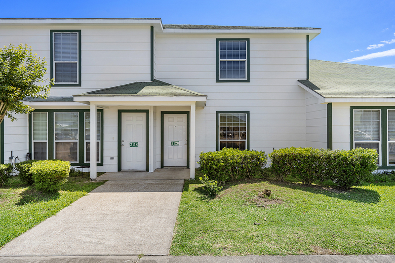 2033 Bonaire Calle in Dickinson, TX - Building Photo