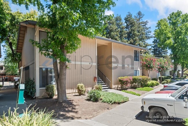 property at 2131 Northwood Cir