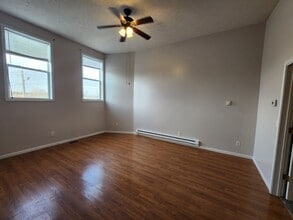 111 S Main St in Clinton, IN - Building Photo - Building Photo