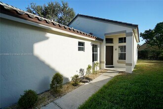 658 Stanton Dr in Weston, FL - Building Photo - Building Photo