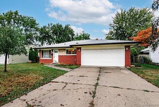 11809 Meteor Dr in Sterling Heights, MI - Building Photo - Building Photo