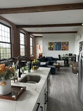50 Ashburton St, Unit 19 in Providence, RI - Foto de edificio - Building Photo