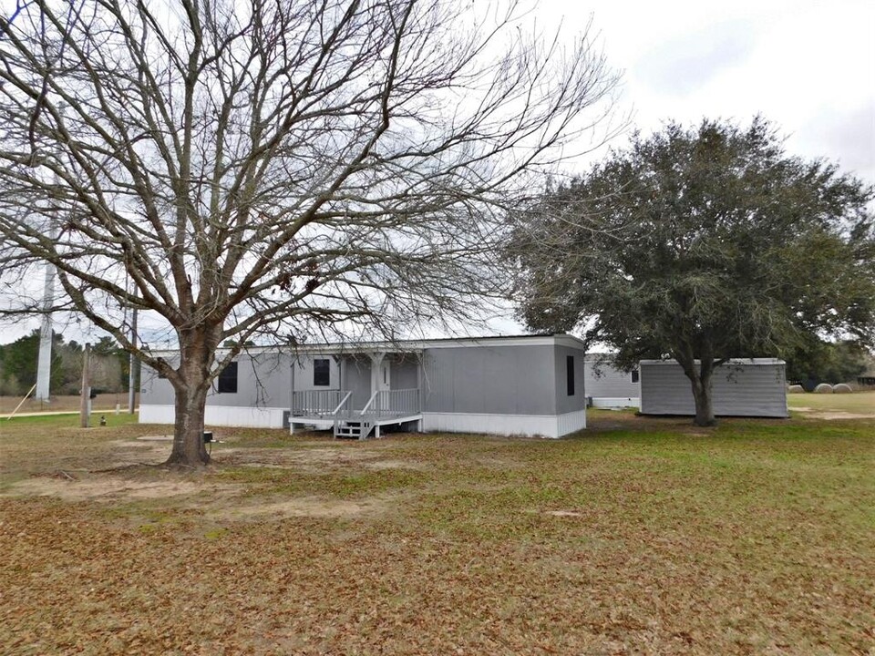 1607 Mallard Ln in Sealy, TX - Foto de edificio