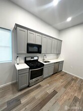 55 Cutters Dock Rd in Woodbridge Township, NJ - Building Photo - Building Photo