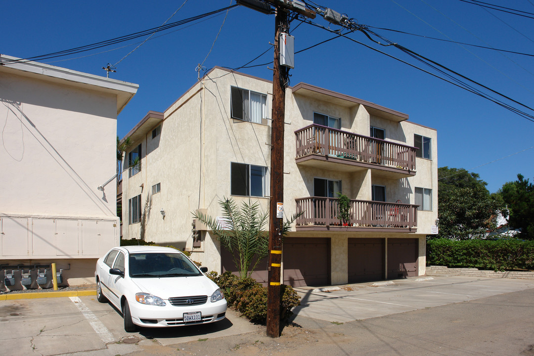 945 3rd St in Encinitas, CA - Building Photo