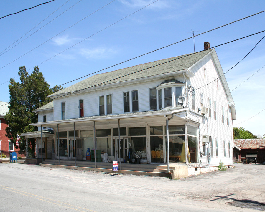 84 Main St in Klingerstown, PA - Foto de edificio