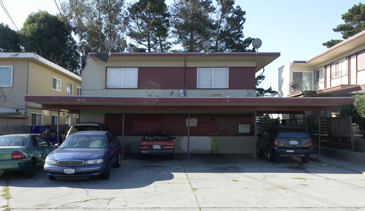 2050 Stanton Ave in San Pablo, CA - Foto de edificio