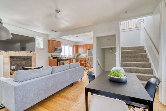 915 SE 29th Ave in Portland, OR - Foto de edificio - Building Photo