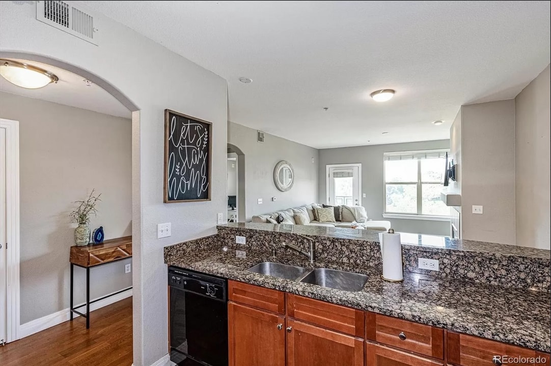 9059 E Panorama Cir, Unit 309 in Englewood, CO - Building Photo