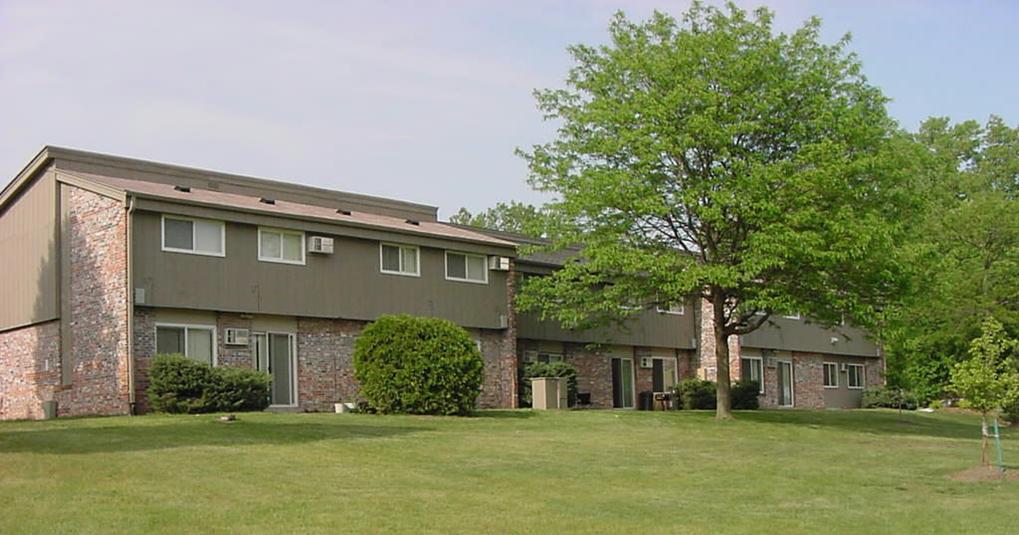 Cedar Crest Apartments in Waterloo, IA - Building Photo