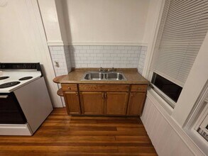 19 Dartmouth St in Easthampton, MA - Building Photo - Building Photo