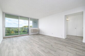 1 Strawberry Hill Ave in Stamford, CT - Building Photo - Building Photo