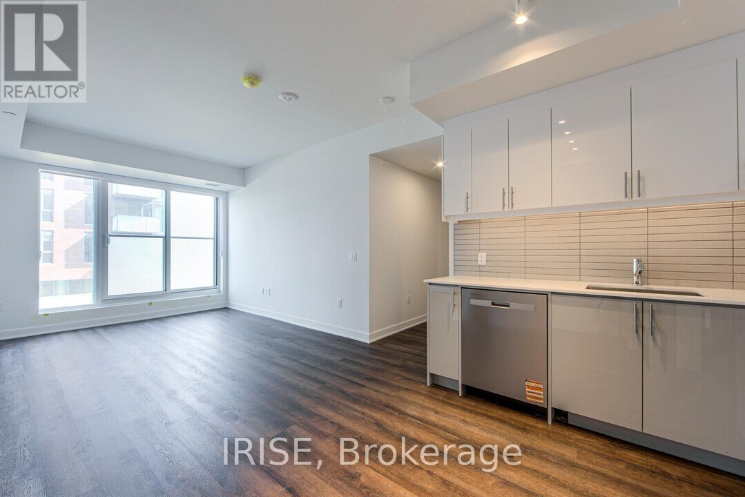 3030 Pharmacy Ave in Toronto, ON - Building Photo