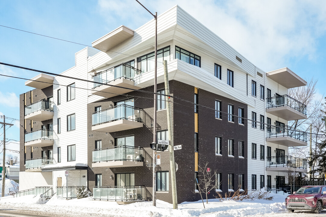 1115 18E Rue in Québec, QC - Building Photo