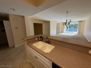 11001 Gulf Reflections Drive in Ft. Myers, FL - Foto de edificio - Building Photo