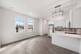 1083 US-9 in Fishkill, NY - Building Photo - Building Photo