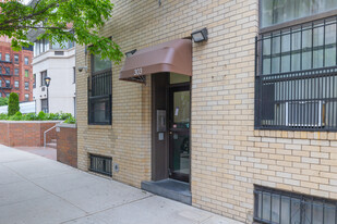 303 E 94th St in New York, NY - Building Photo - Building Photo