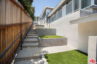 7127 Ramsgate Ave in Los Angeles, CA - Building Photo - Building Photo