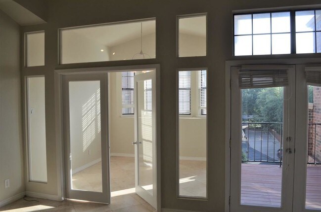 3235 Cole Ave-Unit -35 in Dallas, TX - Building Photo - Building Photo