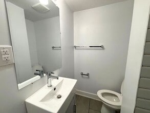 1 E 35th St in Hamilton, ON - Building Photo - Building Photo