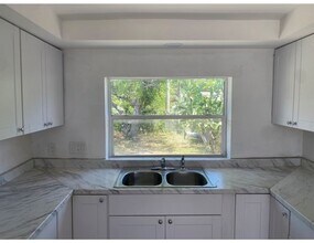 310 W Blue Heron Blvd in West Palm Beach, FL - Building Photo - Building Photo