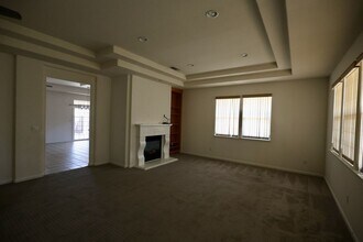 1103 Roosevelt Ave in Winters, CA - Foto de edificio - Building Photo