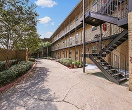 Riverview Apartments in Kenner, LA - Building Photo - Building Photo